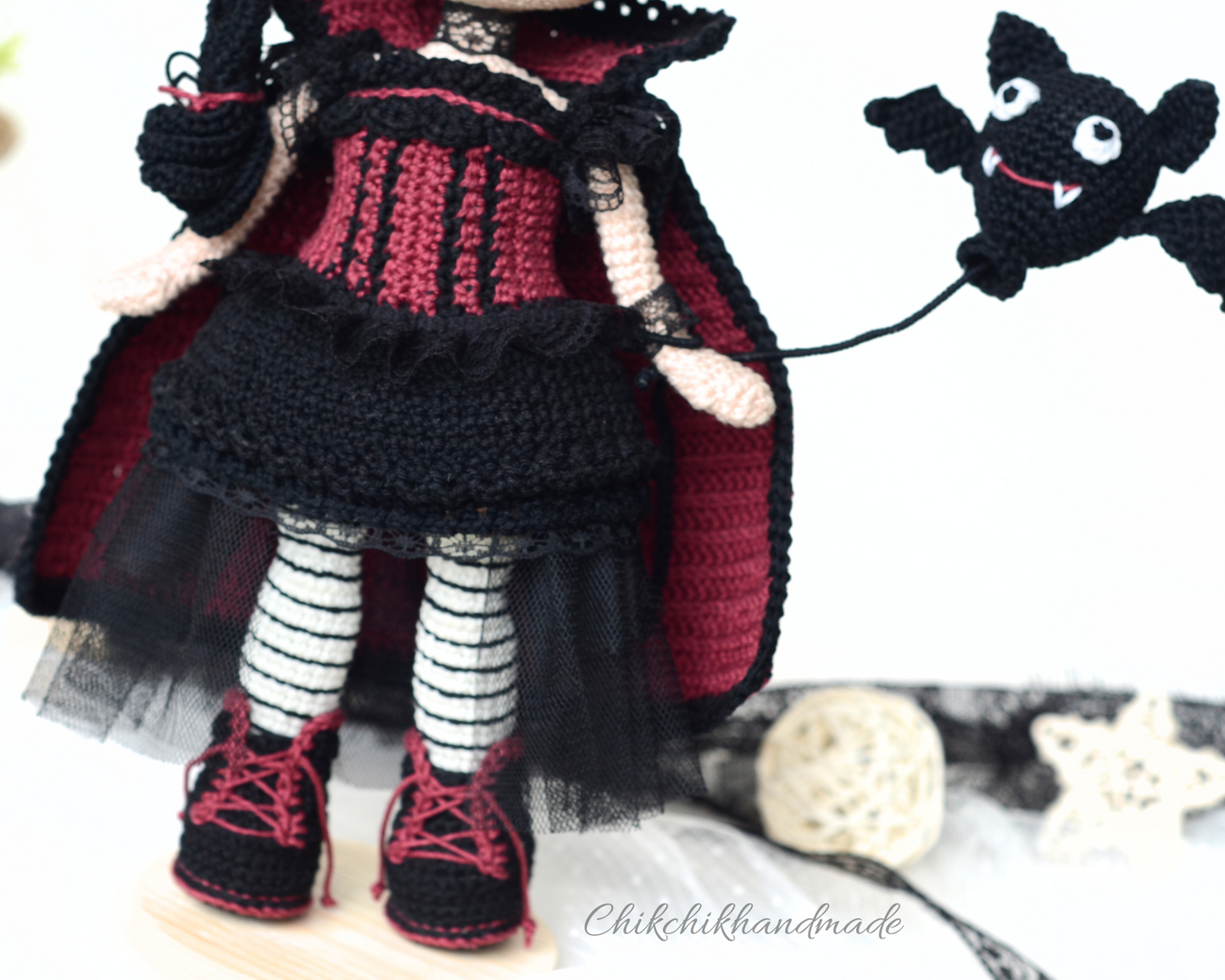 Vampire Crochet Doll Pattern, Halloween Amigurumi Doll, MISTY the Vampire, PDF Tutorial (En, Fr, Es, De, It, Nl)