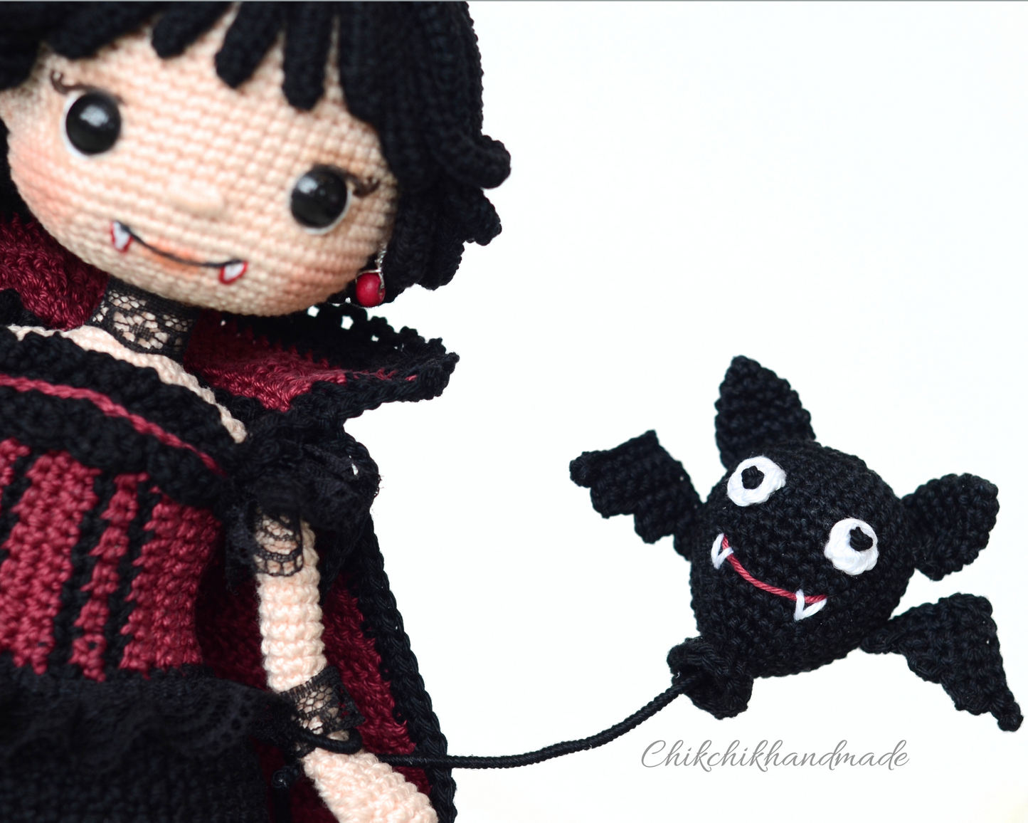 Vampire Crochet Doll Pattern, Halloween Amigurumi Doll, MISTY the Vampire, PDF Tutorial (En, Fr, Es, De, It, Nl)