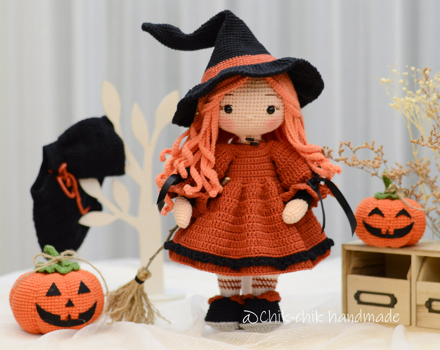 Witch Doll Crochet Pattern Amigurumi Doll Pattern BEATRIX, PDF Tutorial (En, Fr, De, Nl, It, Es), (Halloween Pumpkins Pattern Included)