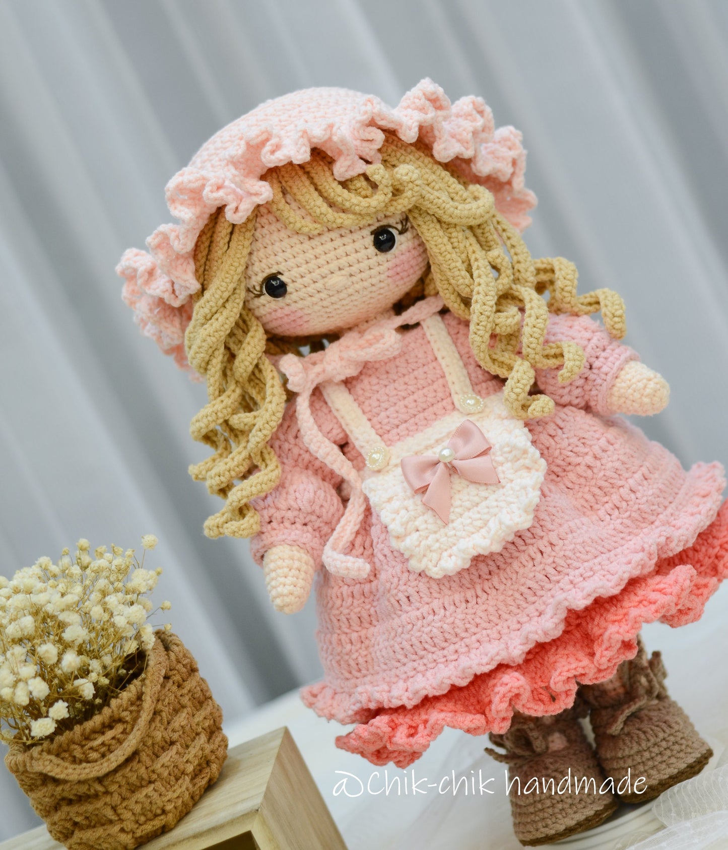 Crochet Doll Pattern Amigurumi Doll Pattern ROSIE The Maid PDF English, Français, Nederlands, Español