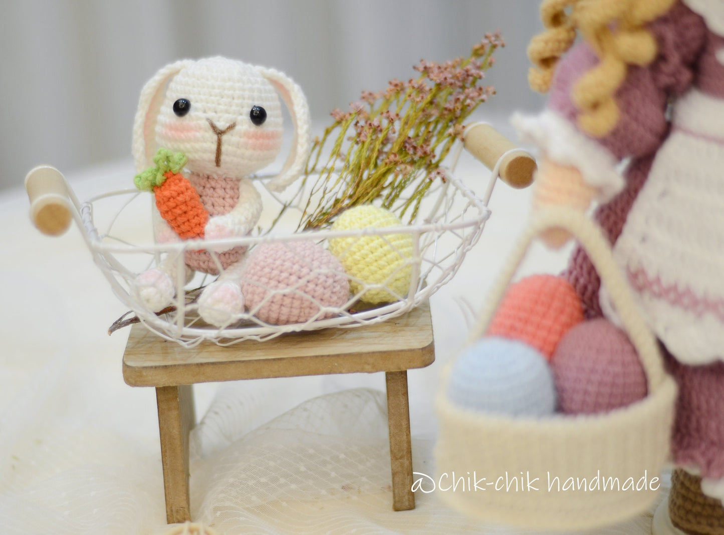 Crochet Doll Pattern Amigurumi Doll Pattern, Outfit for ROSIE The Maid PDF English, Français