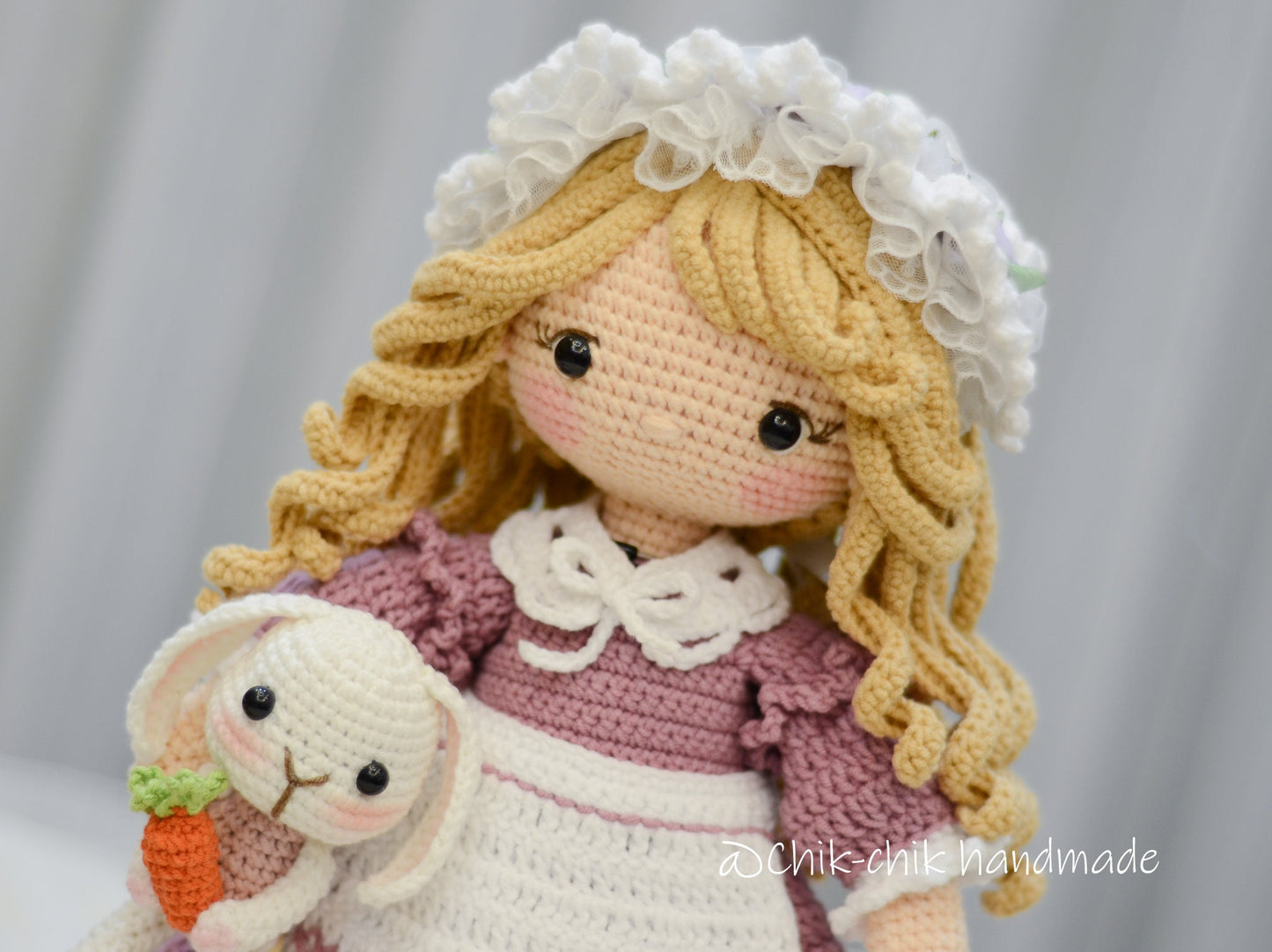 Crochet Doll Pattern Amigurumi Doll Pattern, Outfit for ROSIE The Maid PDF English, Français