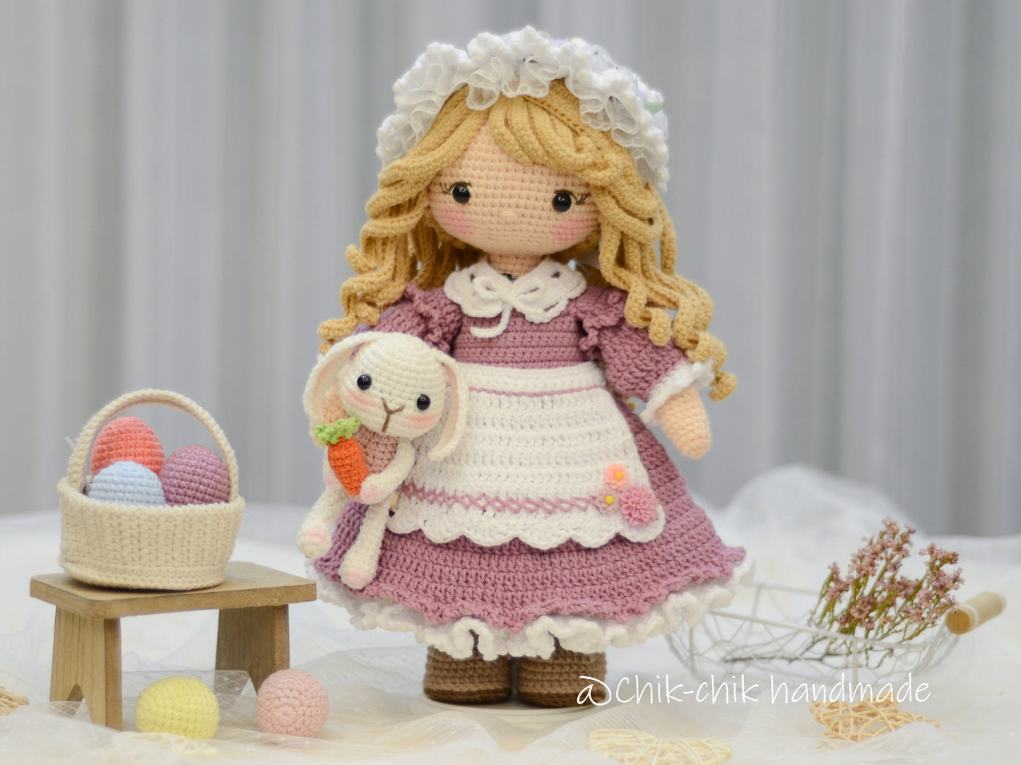 Crochet Doll Pattern Amigurumi Doll Pattern, Outfit for ROSIE The Maid PDF English, Français