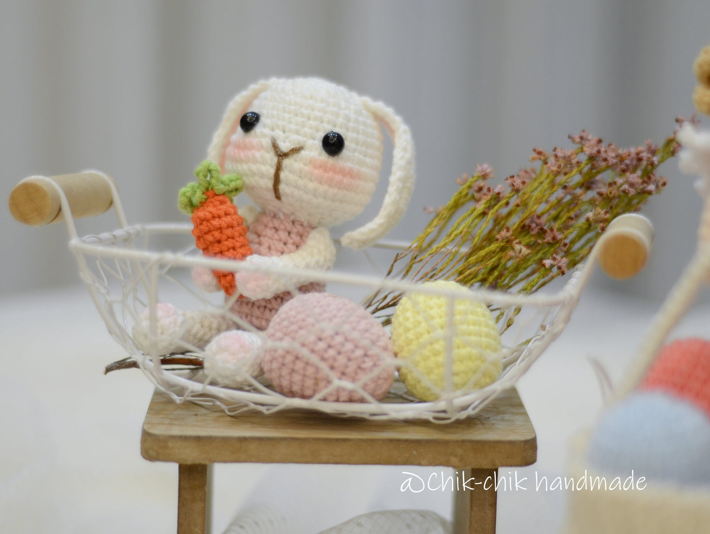 Crochet Doll Pattern Amigurumi Doll Pattern, Outfit for ROSIE The Maid PDF English, Français