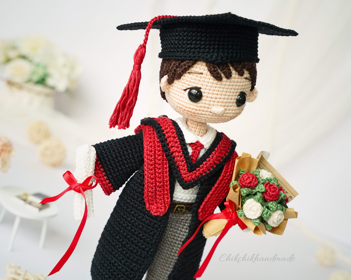 Graduation Doll Crochet Pattern, Liam the Graduate Amigurumi, Graduate Boy Doll PDF Pattern (En/Fr/De/Es/Nl/It)