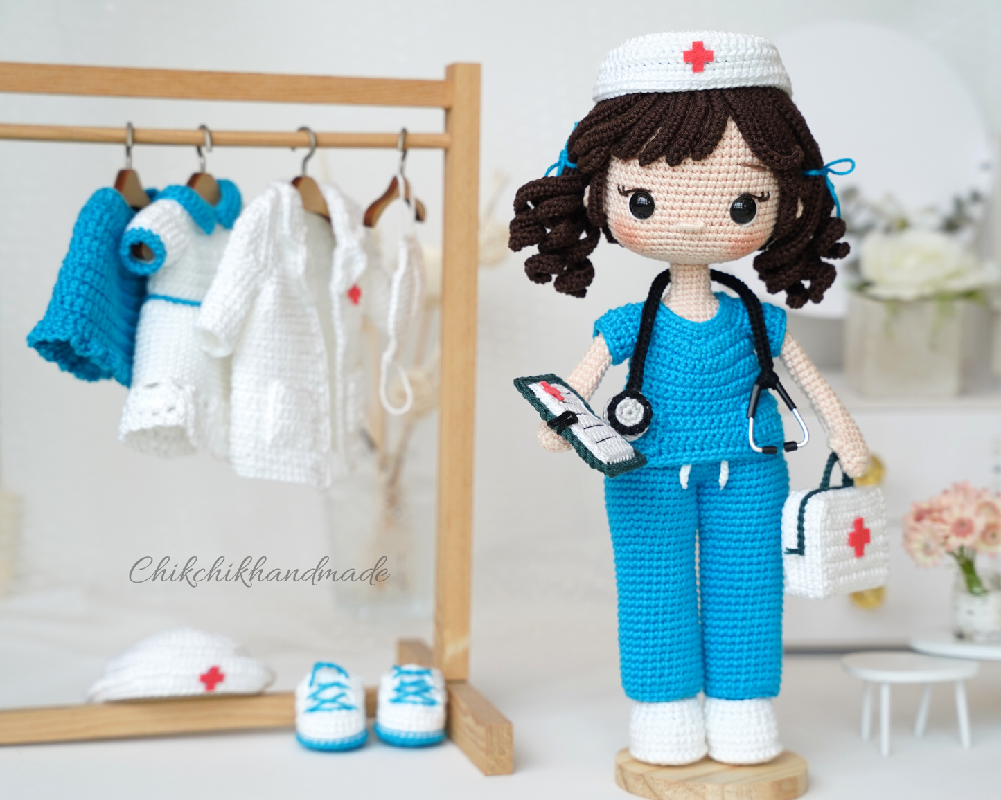 Crochet Doctor & Nurse Doll Pattern, HELEN Amigurumi Doll PDF Tutorial (En/Fr/De/Esp/Nl/It)