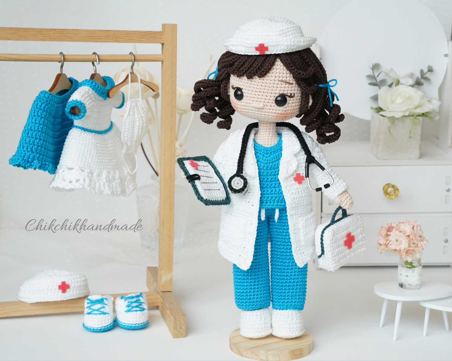 Crochet Doctor & Nurse Doll Pattern, HELEN Amigurumi Doll PDF Tutorial (En/Fr/De/Esp/Nl/It)
