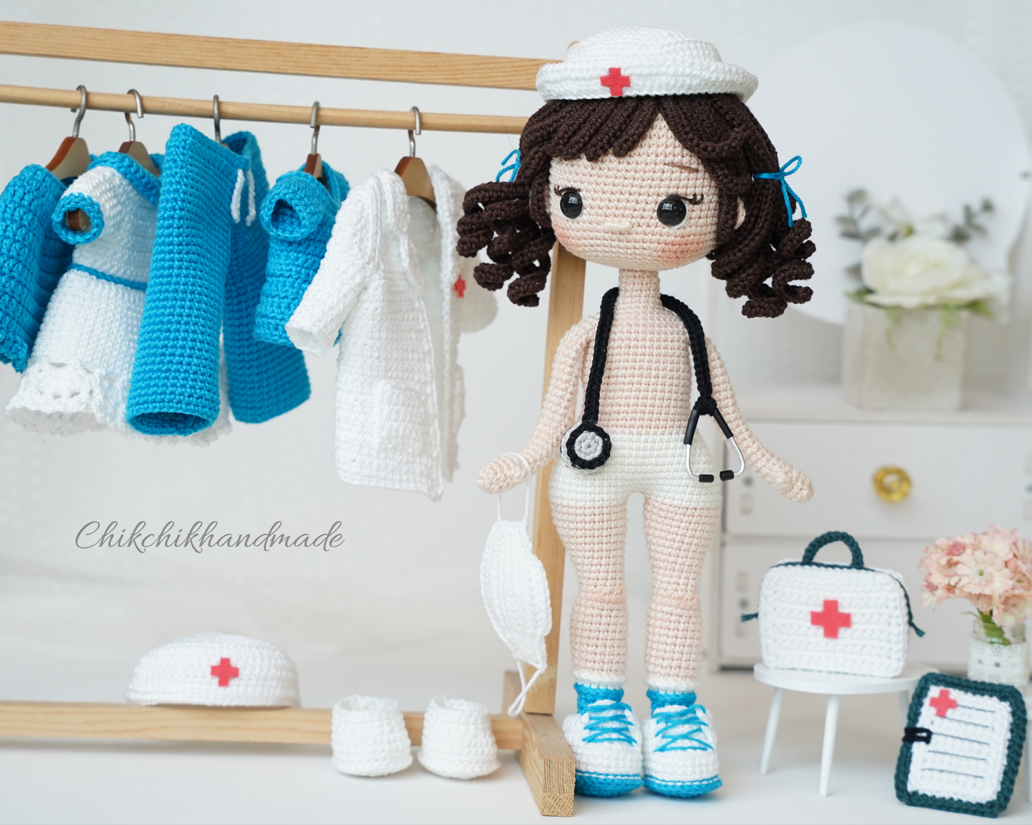 Crochet Doctor & Nurse Doll Pattern, HELEN Amigurumi Doll PDF Tutorial (En/Fr/De/Esp/Nl/It)