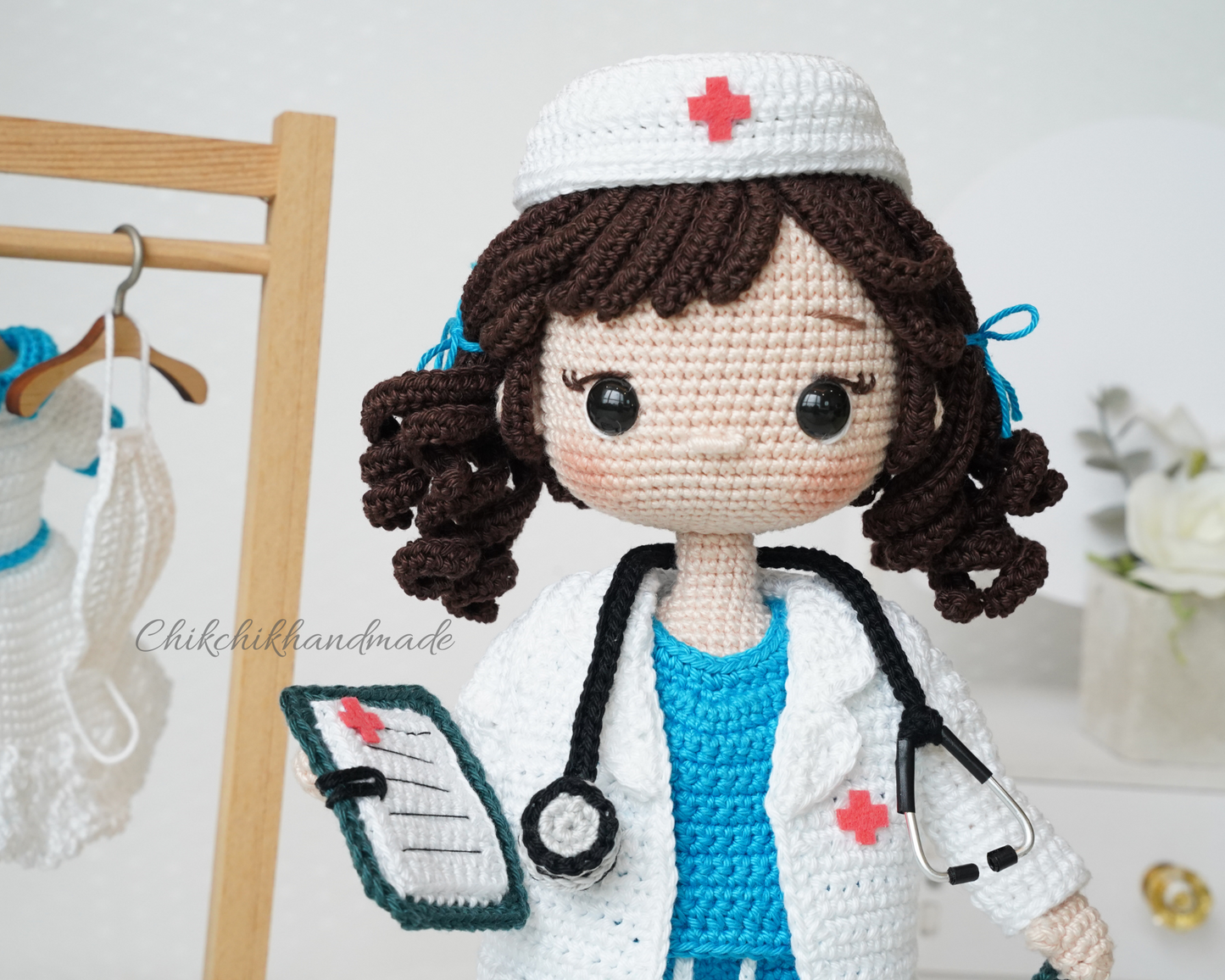 Crochet Doctor & Nurse Doll Pattern, HELEN Amigurumi Doll PDF Tutorial (En/Fr/De/Esp/Nl/It)