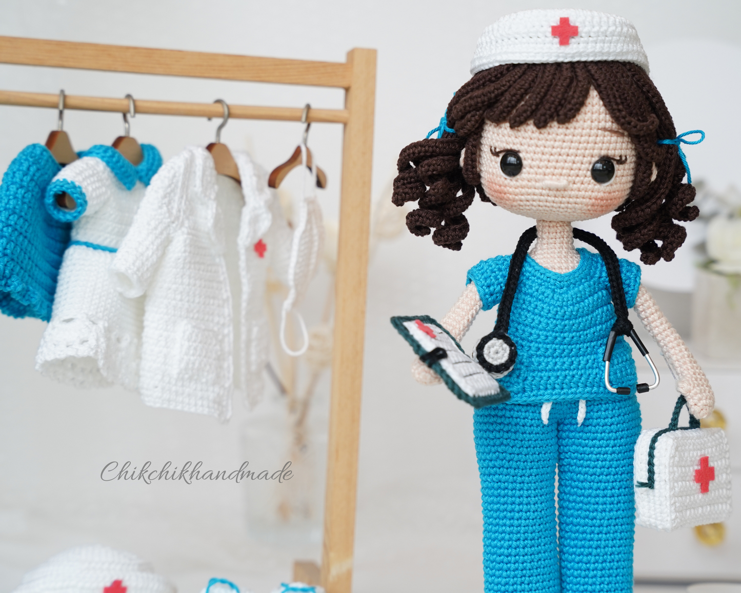 Crochet Doctor & Nurse Doll Pattern, HELEN Amigurumi Doll PDF Tutorial (En/Fr/De/Esp/Nl/It)