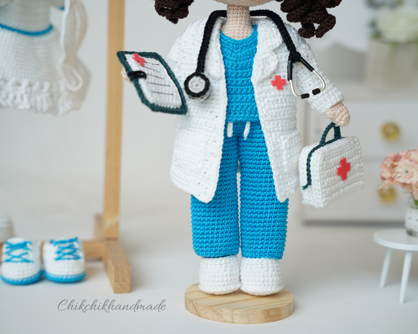 Crochet Doctor & Nurse Doll Pattern, HELEN Amigurumi Doll PDF Tutorial (En/Fr/De/Esp/Nl/It)