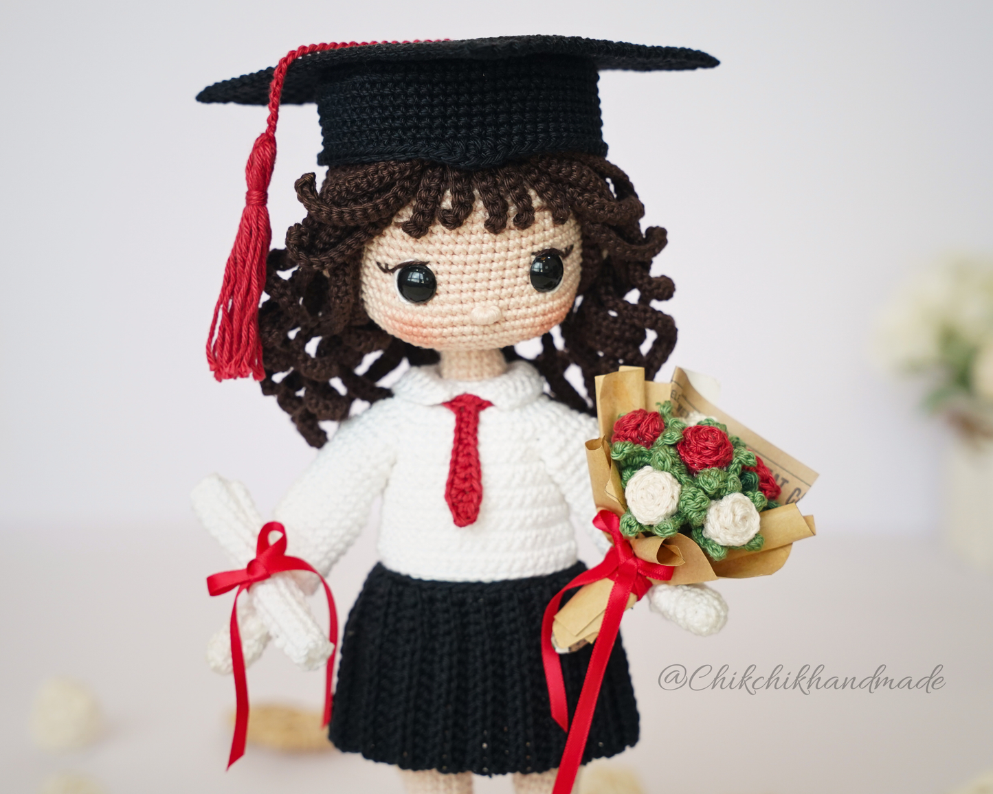 Graduation Doll Crochet Pattern, Olivia the Graduate, Graduate Girl Doll Amigurumi PDF Pattern (En/Fr/De/Es/Nl/It)