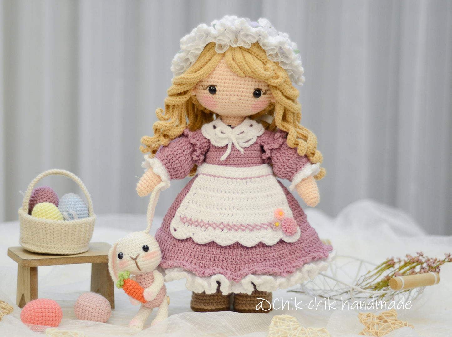 Crochet Doll Pattern Amigurumi Doll Pattern, Outfit for ROSIE The Maid PDF English, Français